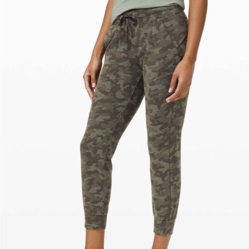 NWT Lululemon Ready to Rulu 7/8 Jogger